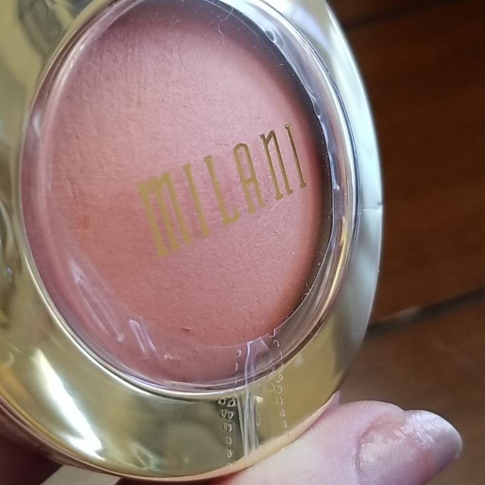🐶 MILANI POWDER BLUSH - Picture 2 of 4